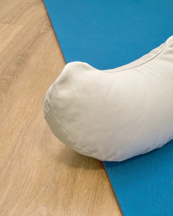 ReMOON - Removable-cover crescent yoga cushion in cotton and spelt husk